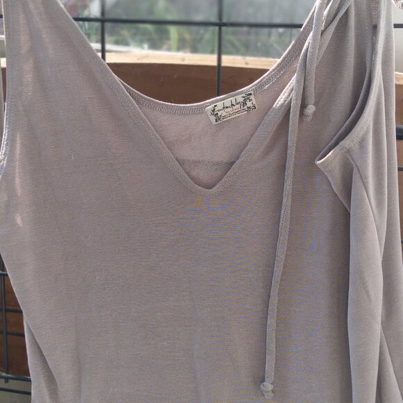 Gray Sleeveless Tie-strap top Intimately Free People Size Small Imported fabric - Picture 4 of 10